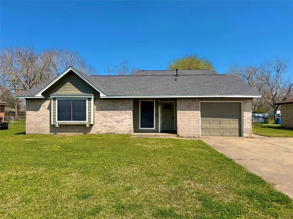 1415 Avenue E, Danbury, TX 77534