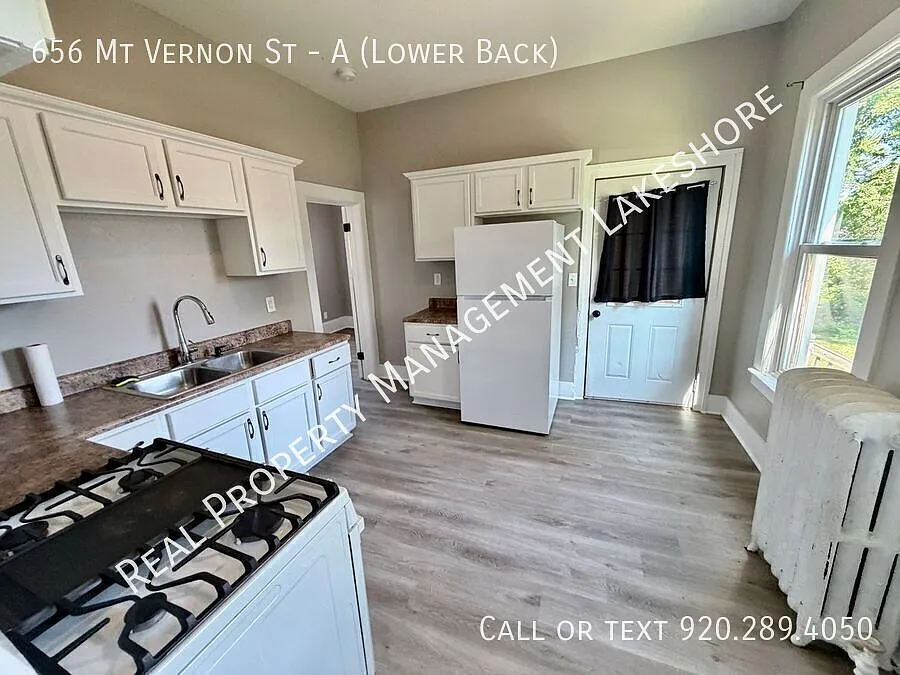 Adorable 2 Bedroom Apartment with Private Entry 656 Mount Vernon St., Oshkosh — Photo 3