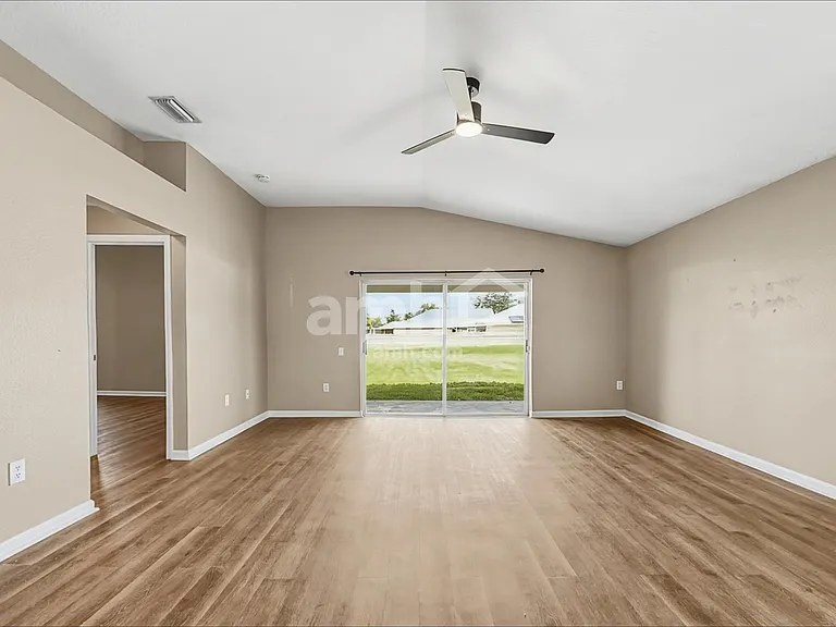 1107 Summer Breeze Dr — Photo 5