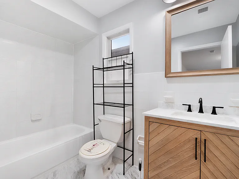 101 Oak St #2 — Photo 8