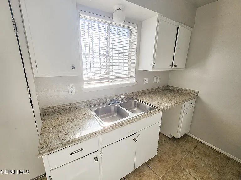5233 Carousel Dr #2 — Photo 6