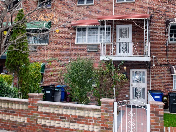 995 Warwick Street image 2 of 16