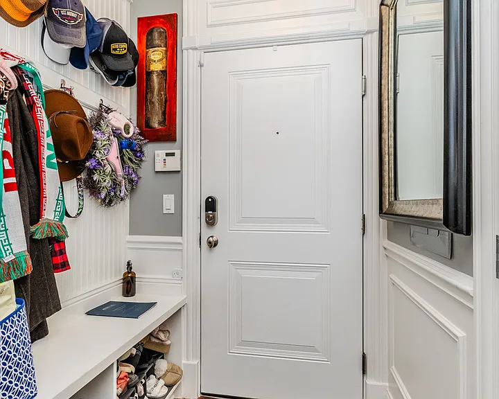 2540 W Diversey Ave #401 — Photo 2
