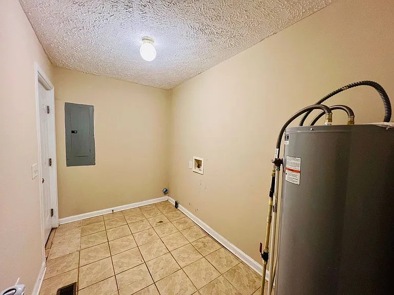 3314 Amay James Ave — Photo 10