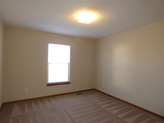 5th image of 1849 Gates Dr W