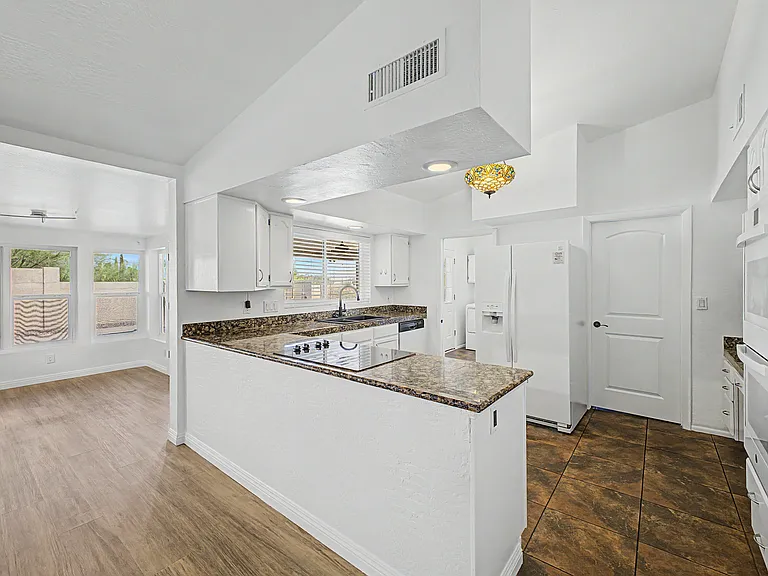 17221 E Lantern Ln — Photo 8