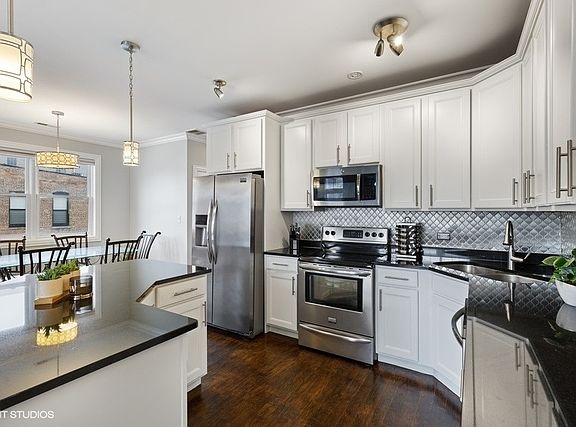 5th image of 461 E Bowen Ave Unit 3
