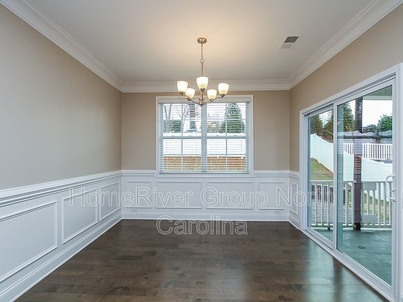 4th image of 3799 Norman View Dr