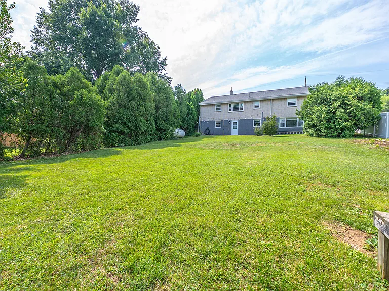 1330 Logan St — Photo 8