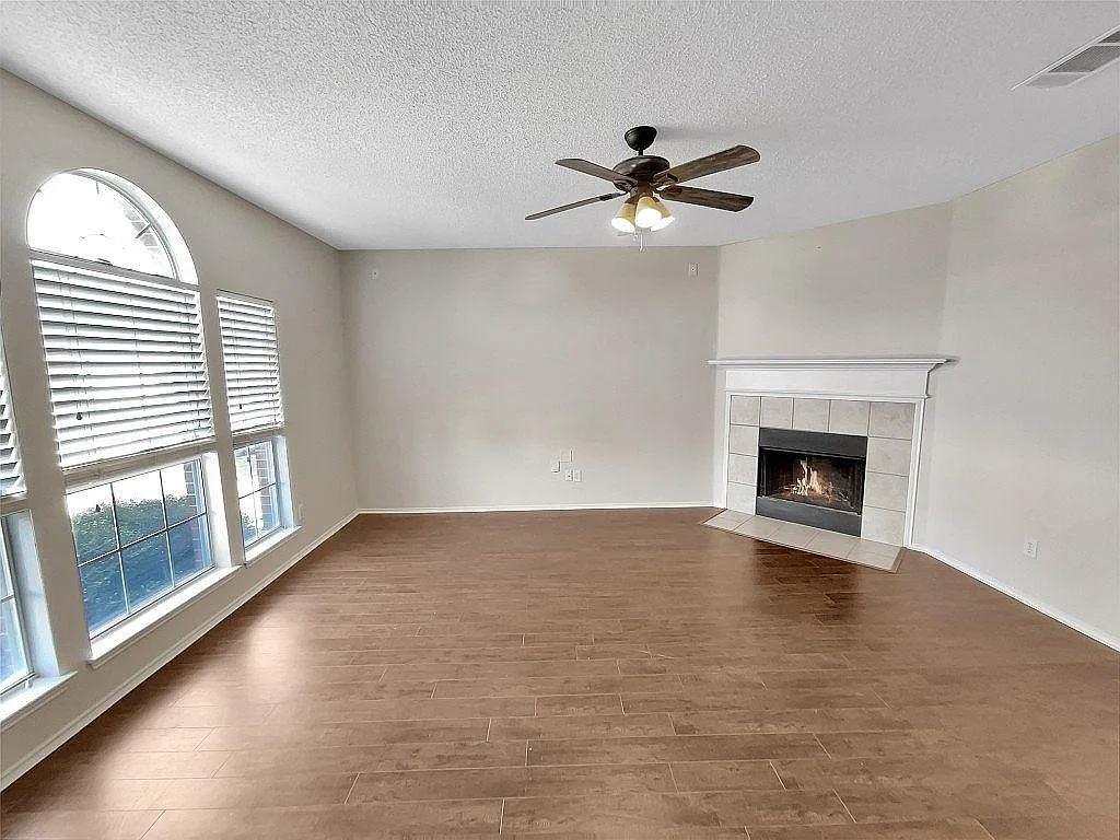3 bed, 1566 sqft, $2,499 — Photo 4