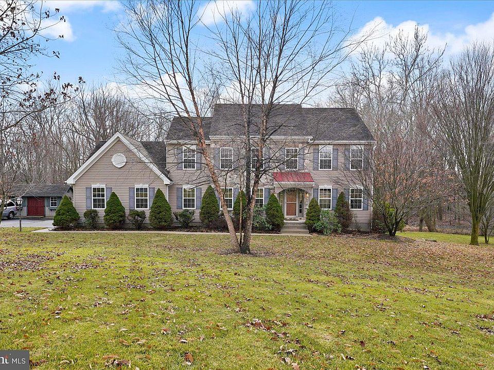1st image of 128 Blackburn Dr