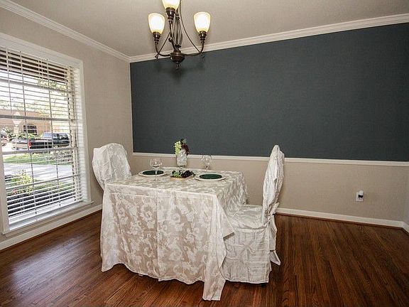 Formal dinning room
