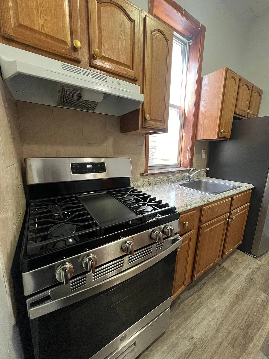 Building Photo - 202 Ackerman Ave #4