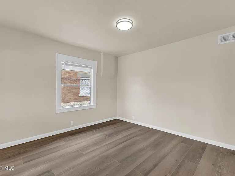 2721 Sacramento Ave — Photo 8