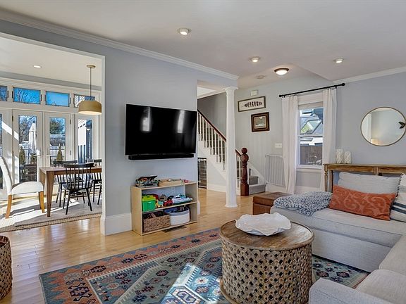 3rd image of 60 Bromfield St