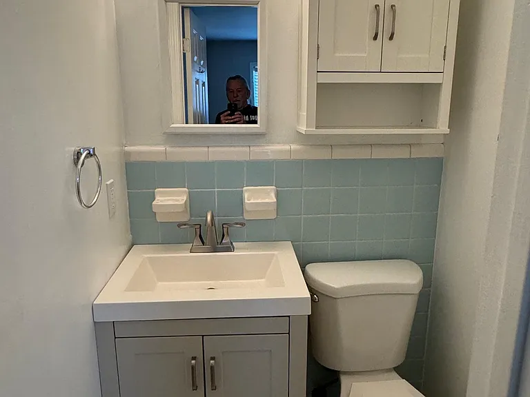 MASTER HALF BATH