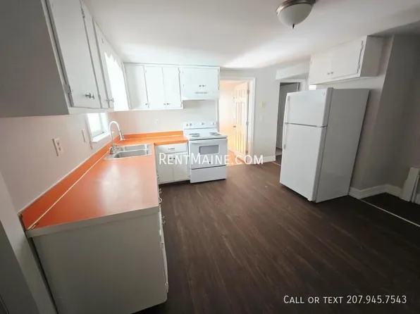 95 Center St APT 1, Bangor, ME 04401