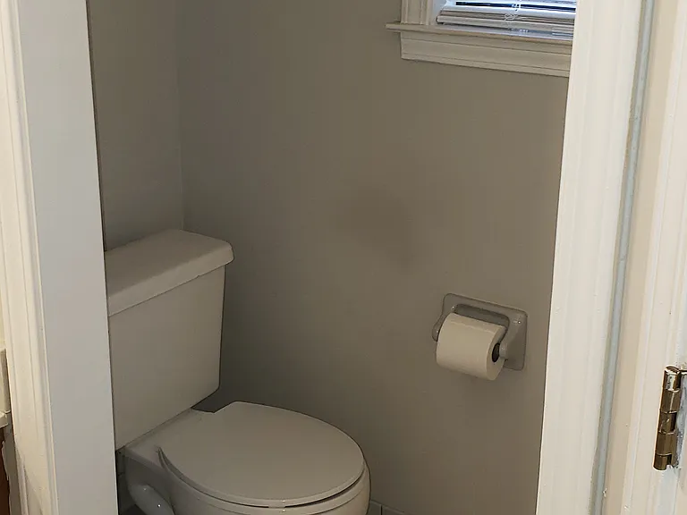 Water closet in ensuite