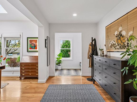 4th image of 4904 Prescott Cir