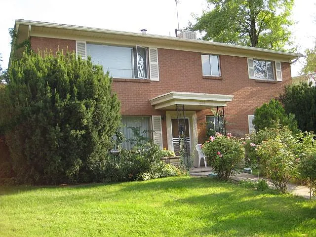 1586 E Blaine Ave — Photo 2