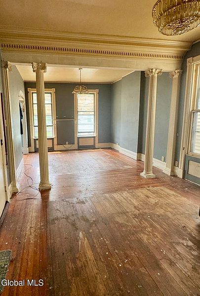 5th image of 172 Congress Street