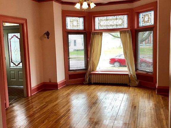 3rd image of 205 N Gaylord Ave