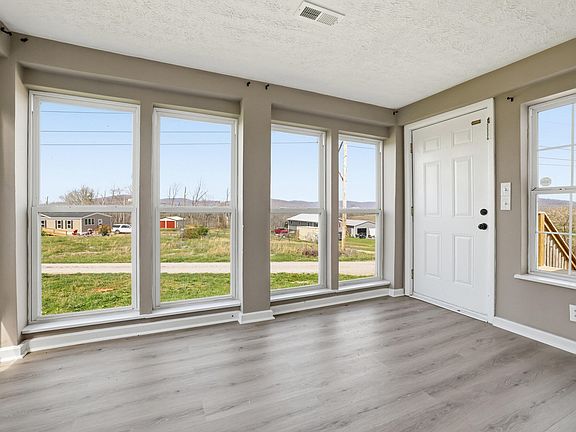 4th image of 660 Jones Knob Rd