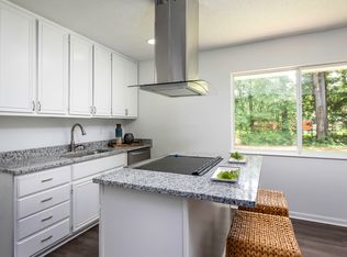 121 Bee St, Summerville, SC 29483