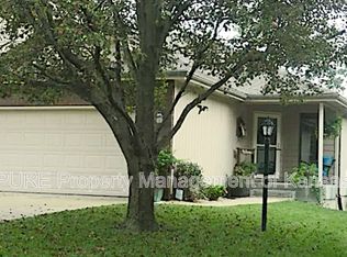 4945 SW 19th St, Topeka, KS 66604