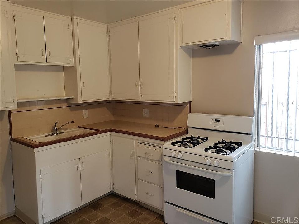 1st image of 586 Glover Ave