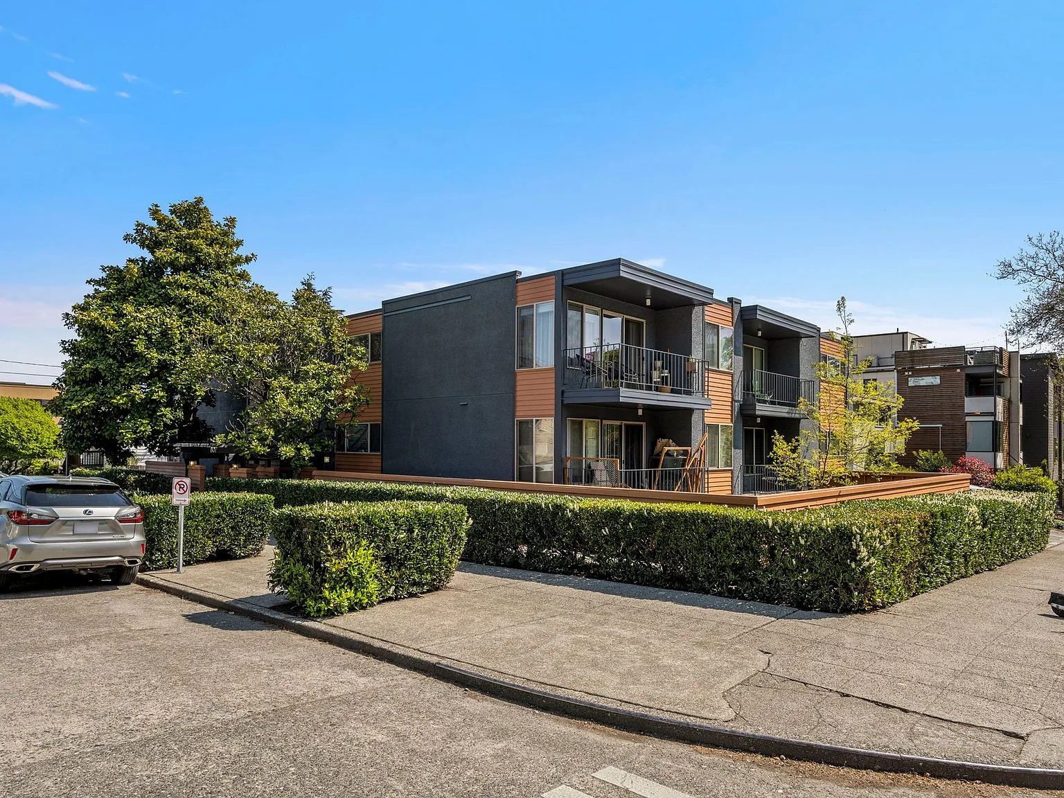 Carmel Apartments — Photo 2