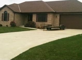 2780 Arrowhead Dr, Utica, IL 61373