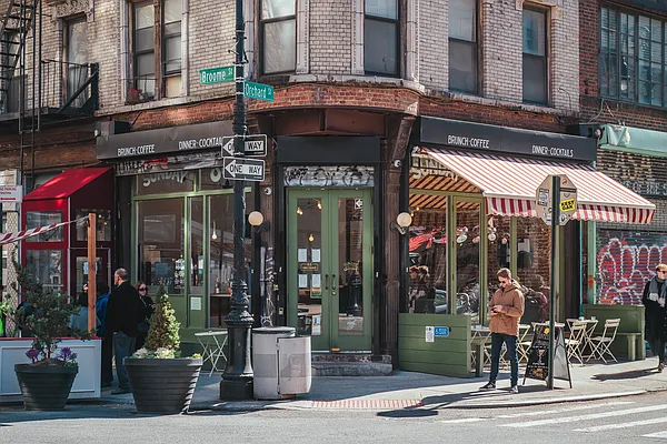 Rented by REAL New York | media 9