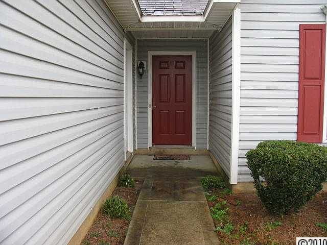 2nd image of 5903 Coral Ridge Ln