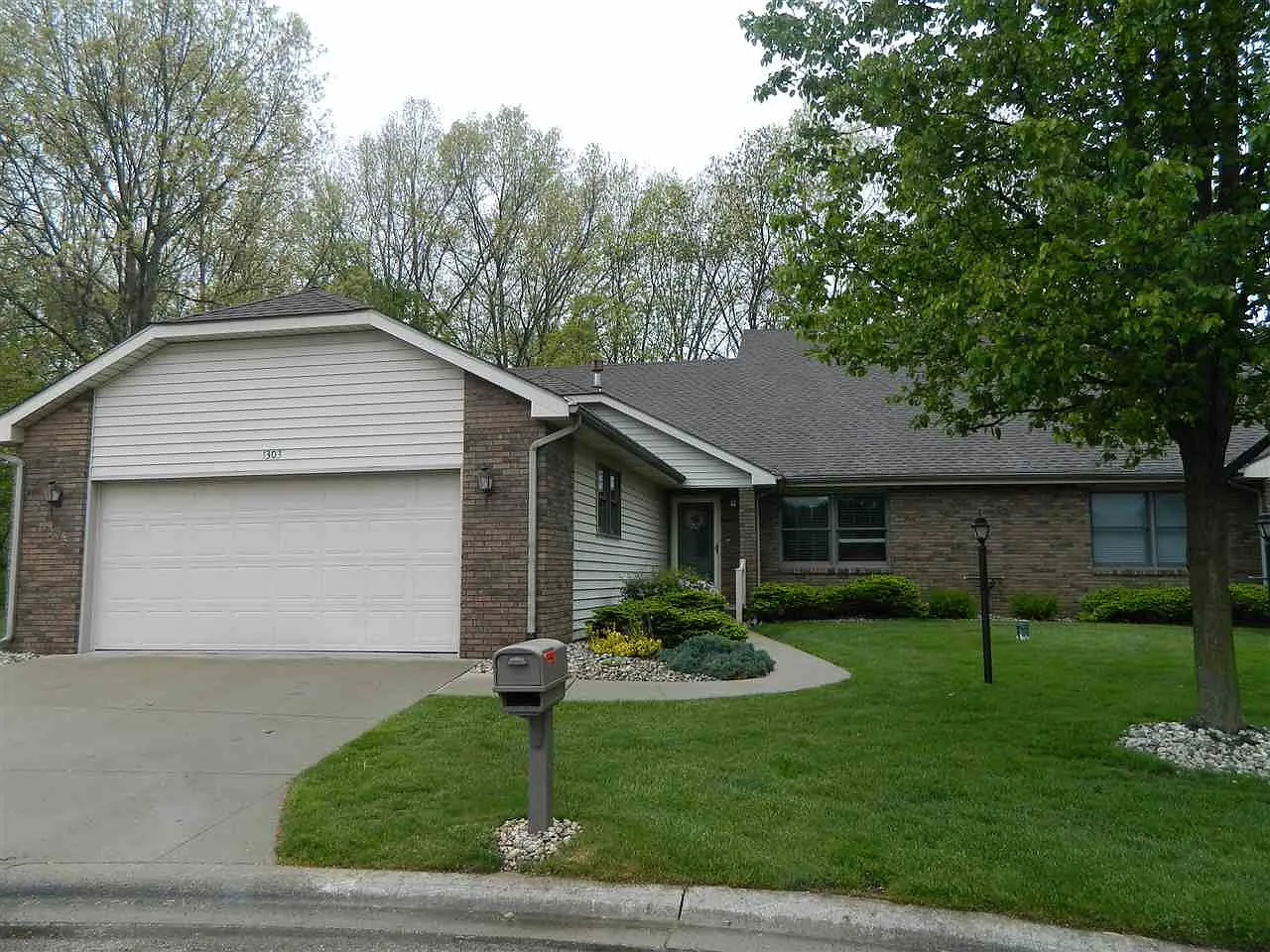 1303 Lakewood Hills Dr photo 1