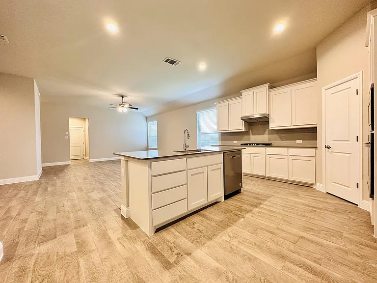 1310 Axis Deer Rd — Photo 9