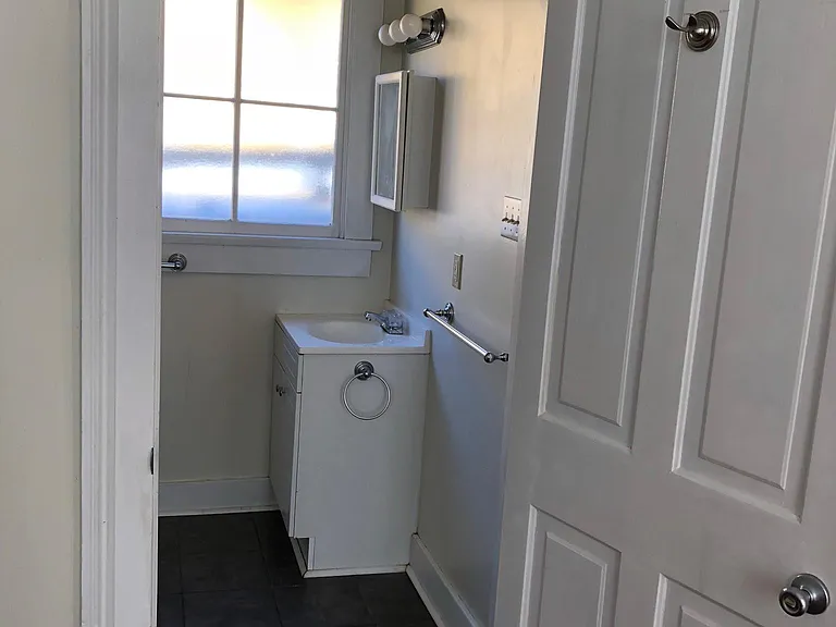 1032 Marengo St #B — Photo 8