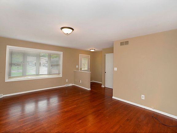 4th image of 1301 Briarcrest Dr