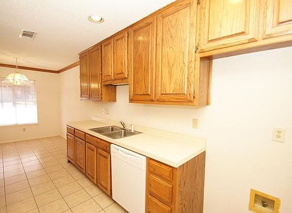 4th image of 3843 Williamsburg Cir