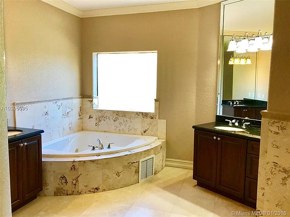 5th image of 18465 SW 77th Ct