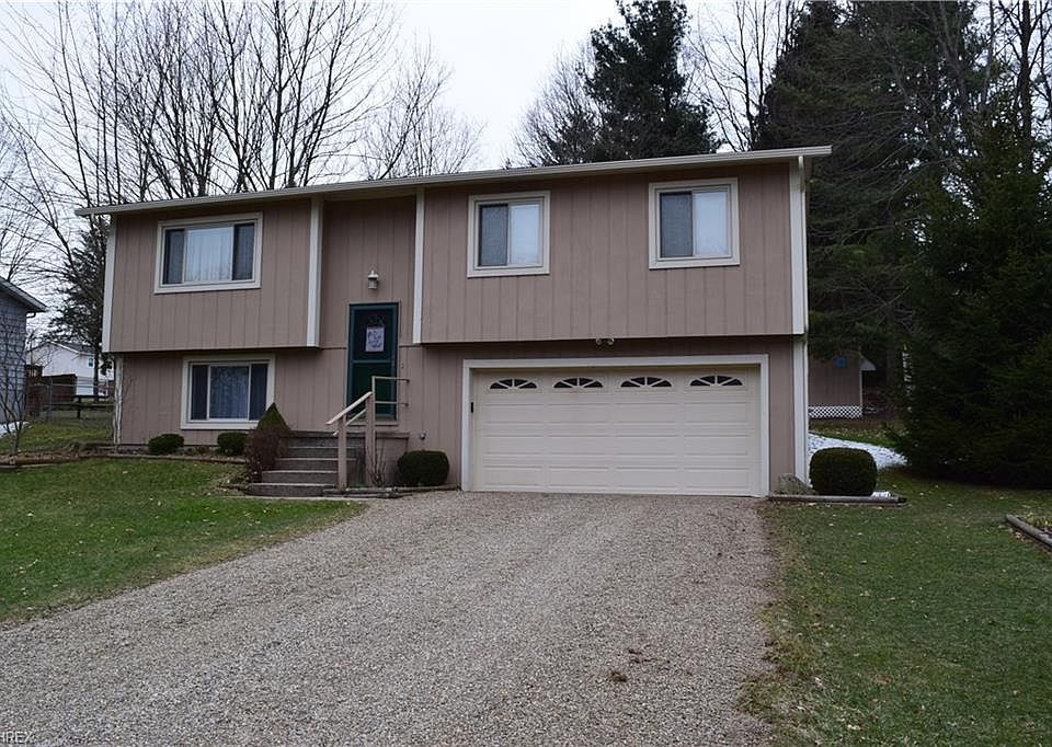 1st image of 70 Ross Ave