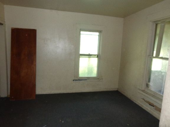 5th image of 611 Birdsell St