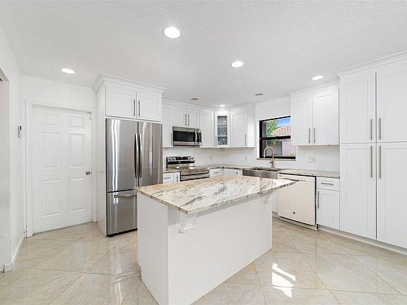5th image of 7447 Hazelwood Circle