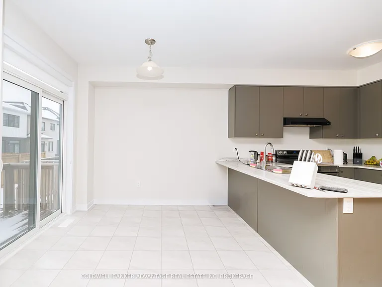 55 Rowlock St — Photo 26