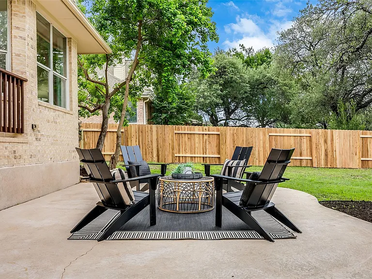 10400 Roy Butler Dr — Photo 35
