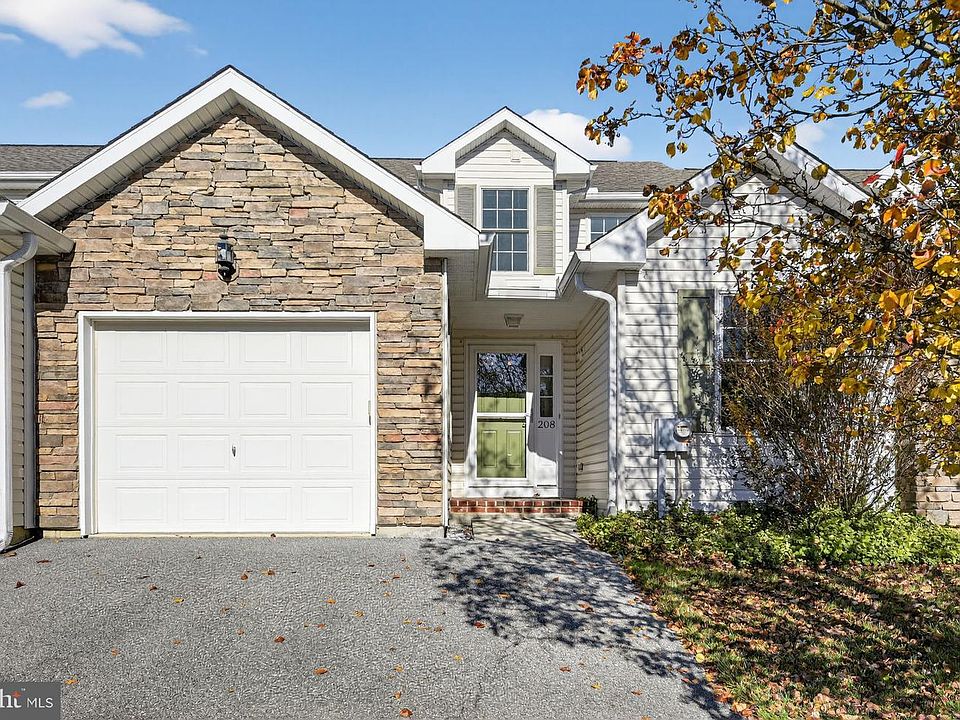 1st image of 208 Hoyer Ct