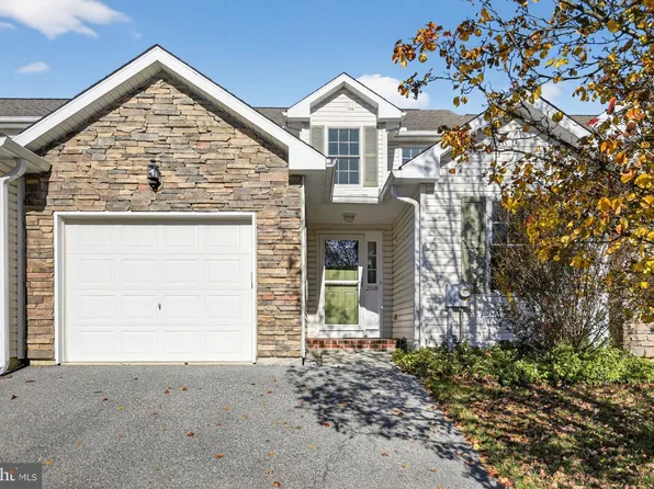 208 Hoyer Ct, Wilmington, DE 19803