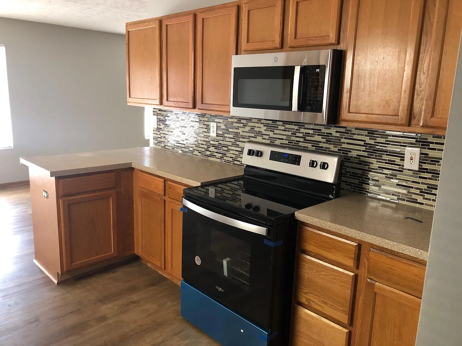 4 bed, 2.5 bath, 2100 sqft, $2,100 — Photo 3