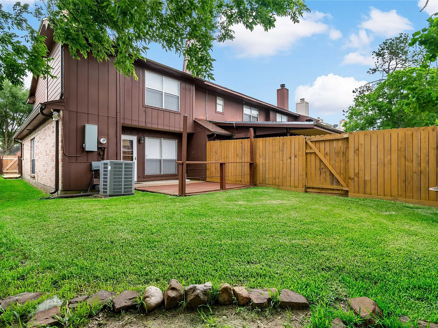 2 bed, 2.5 bath, 1302 sqft, $1,850 — Photo 3