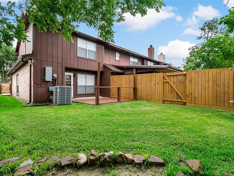 542 Birdsong Dr — Photo 3